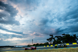 #22 Nissan Motorsports Nissan GT-R LM NISMO: Harry Tincknell, Alex Buncombe, Michael Krumm and #42 Strakka Racing Strakka-Dome S103: Nick Leventis, Jonny Kane, Danny Watts