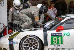 #91 Porsche Team Manthey Porsche 911 RSR : Richard Lietz, Jörg Bergmeister, Michael Christensen