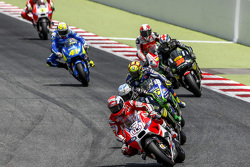 Andrea Dovizioso, Ducati Team y Pol Espargaró, Tech 3 Yamaha y Valentino Rossi, Yamaha Factory Racing con Bradley Smith, Tech 3 Yamaha y Yonny Hernández, Pramac Racing Ducati y Aleix Espargaro, Team Suzuki MotoGP
