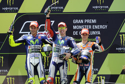 Segundo lugar, Valentino Rossi y el ganador, Jorge Lorenzo, Yamaha Factory Racing con el tercer luga