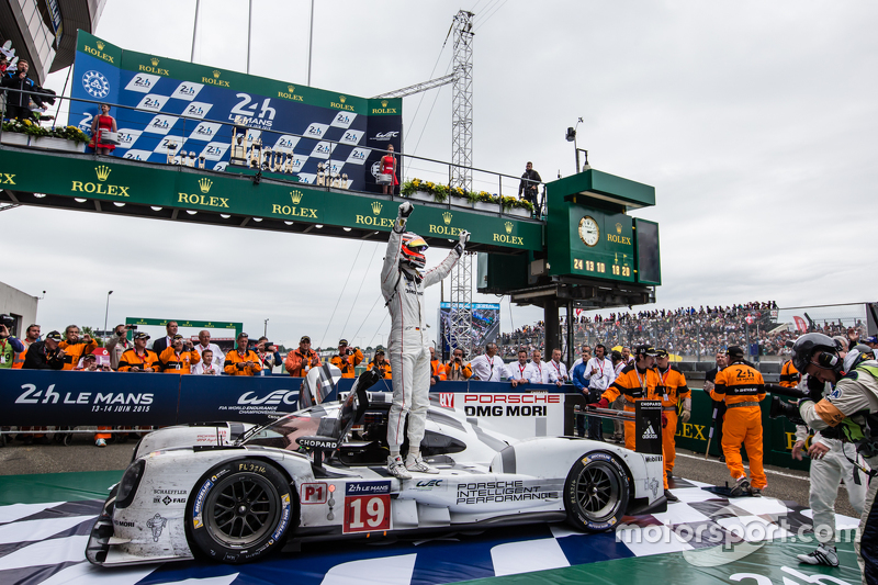 Parc fermé: race winners #19 Porsche Team Porsche 919 Hybrid: Nico Hulkenberg, Nick Tandy, Earl Bamber celebrate