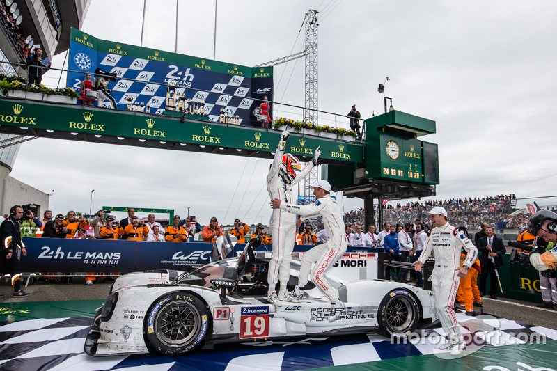 Parc fermé: race winners #19 Porsche Team Porsche 919 Hybrid: Nico Hulkenberg, Nick Tandy, Earl Bamb