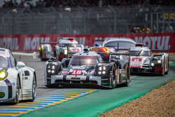 #18 Porsche Team Porsche 919 Hybrid: Ромен Дюма, Нил Джани, Марк Либ