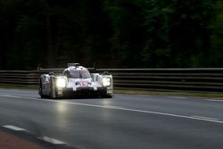 #19 Porsche Team Porsche 919 Hybrid : Nico Hulkenberg, Nick Tandy, Earl Bamber