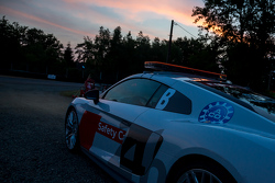 La Safety car attend au virage d'Arnage