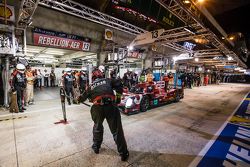 Arrêt aux stands pour la #13 Rebellion Racing Rebellion R-One : Dominik Kraihamer, Daniel Abt, Alexandre Imperatori