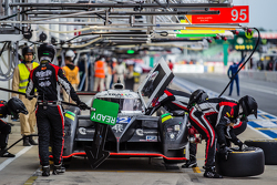 Pit stop for #42 Strakka Racing Strakka-Dome S103: Nick Leventis, Jonny Kane, Danny Watts
