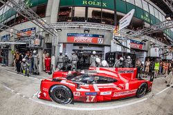 Pit stop for #17 Porsche Team Porsche 919 Hybrid: Timo Bernhard, Mark Webber, Brendon Hartley