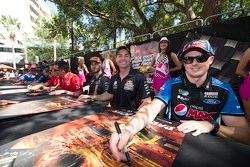 Craig Lowndes, Triple Eight Renningenieuring, Holden, und Mark Winterbottom, Prodrive Racing Austral