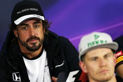 Fernando Alonso, McLaren e Nico Hulkenberg, Sahara Force India F1 na conferência de imprensa da FIA