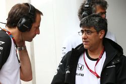 Ciaron Pilbeam, ingénieur de course en chef de McLaren avec Peter Prodromou, ingénieur en chef de McLaren