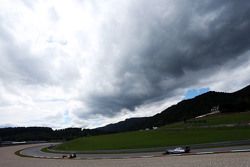 Marcus Ericsson, Sauber C34 leads Valtteri Bottas, Williams FW37