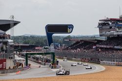 #18 Porsche Team Porsche 919 Hybrid: Romain Dumas, Neel Jani, Marc Lieb