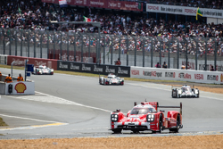#17 Porsche Team Porsche 919 Hybrid : Timo Bernhard, Mark Webber, Brendon Hartley