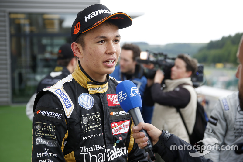 En tercer lugar Alexander Albon, Signature Dallara F312 Volkswagen