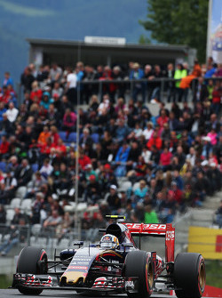 Карлос Сайнс-мл., Scuderia Toro Rosso STR10