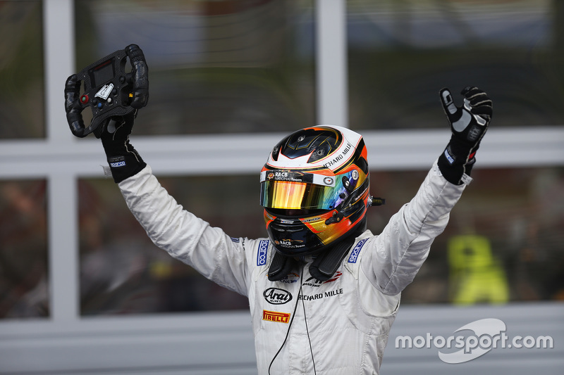 1. Stoffel Vandoorne, ART Grand Prix