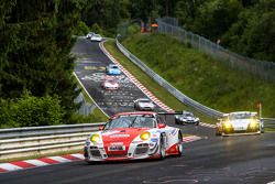 #30 Frikadelli Racing Team Porsche GT3 R: Klaus Abbelen, Patrick Huisman, Sabine Schmitz