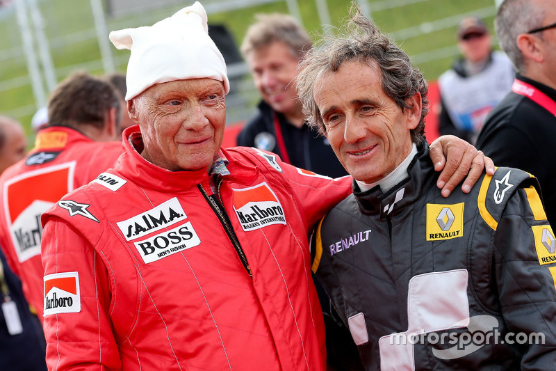 Niki Lauda, Aufsichtsratsvorsitzender Mercedes AMG F1, und Alain Prost bei der Legenden-Parade