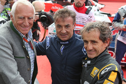 Dietrich Mateschitz, CEO e fundador da Red Bull com Jean Alesi e Alain Prost