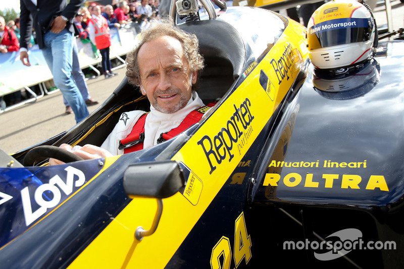 Pierluigi Martini, in einem Minardi bei der Legenden-Parade