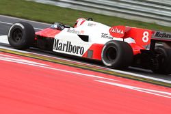 Niki Lauda, Mercedes en el McLaren MP4/2, en el desfile de leyendas