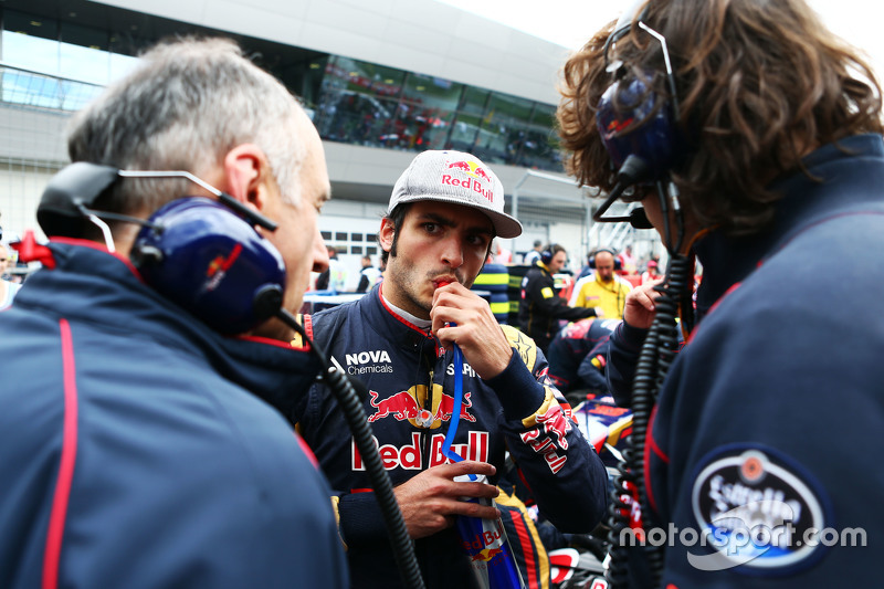 Carlos Sainz Jr., Scuderia Toro Rosso en la parrilla