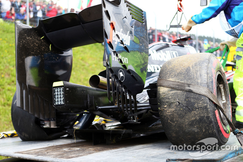 Der beschädigte McLaren MP4-30 von Fernando Alonso, McLaren