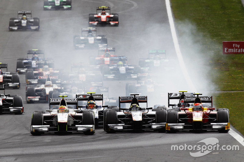 Rio Haryanto melesat ke P1 sementara Nick Yelloly dan Alexander Rossi bersenggolan