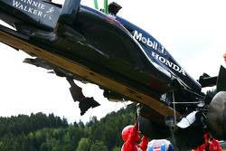 El McLaren MP4-30 dañado de Fernando Alonso, McLaren