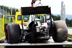 El McLaren MP4-30 dañado de Fernando Alonso, McLaren