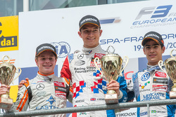 Podium: second place Santino Ferrucci, race winner Jake Dennis, third place Sergio Sette Camara