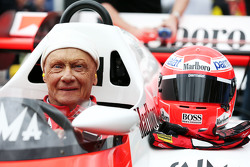 Ники Лауда, Mercedesза рулем McLaren MP4/2 на параде легенд
