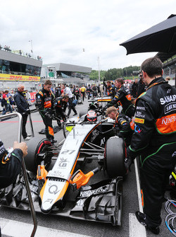 Nico Hulkenberg, Sahara Force India F1 VJM08 sur la grille