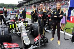 Carmen Jorda, Entwicklungsfahrerin Lotus F1 Team, in der Startaufstellung