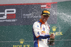 Race winner Oscar Tunjo, Trident