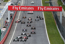 Nico Rosberg, Mercedes AMG F1 W06 y su compañero Lewis Hamilton, Mercedes AMG F1 W06 pelean por la p