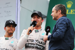 Lewis Hamilton, Mercedes AMG F1 avec le vainqueur Nico Rosberg, Mercedes AMG F1 et Gerhard Berger, sur le podium