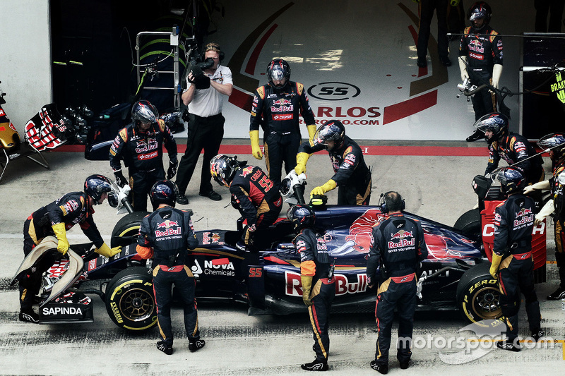 Carlos Sainz Jr., Scuderia Toro Rosso, se retira de la carrera