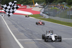 Felipe Massa, Williams FW37, se lleva el tercer lugar