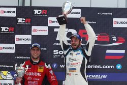 Podio: ganador de la carrera Stefano Comini, SEAT Leon, Target Competition  segundo lugar Pepe Oriol