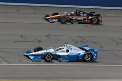 Scott Dixon, Chip Ganassi Racing Chevrolet and Juan Pablo Montoya, Team Penske Chevrolet