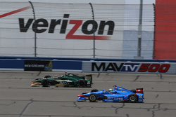 Ed Carpenter, CFH Racing Chevrolet and Tony Kanaan, Chip Ganassi Racing Chevrolet