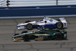 Helio Castroneves, Team Penske Chevrolet and Ed Carpenter, CFH Racing Chevrolet