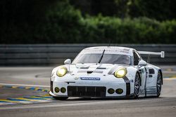 #92 Porsche Team Manthey Porsche 911 RSR: Frédéric Makowiecki, Patrick Pilet, Wolf Henzler