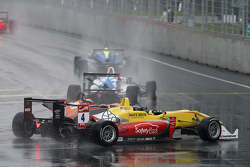 4 Густаво Менесес, Jagonya Ayam with Carlin Dallara Volkswagen и 27 Миккель Йенсен, Mücke Motorsport Dallara Mercedes-Benz