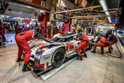 #8 Audi Sport Team Joest Audi R18 e-tron quattro: Lucas di Grassi, Loic Duval, Oliver Jarvis