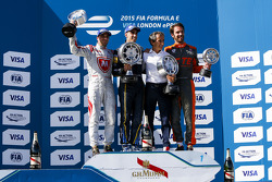 Gara 1 Podio: secondo posto Jérôme d'Ambrosio, Dragon Racing vincitore Sébastien Buemi, e.dams-Renau