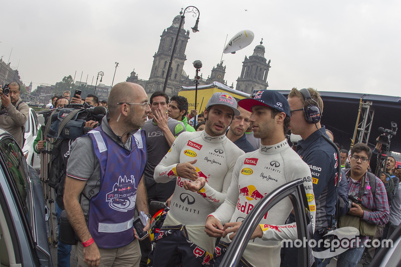 Carlos Sainz Jr. Red Bull Racing y Daniel Ricciardo, Red Bull Racing