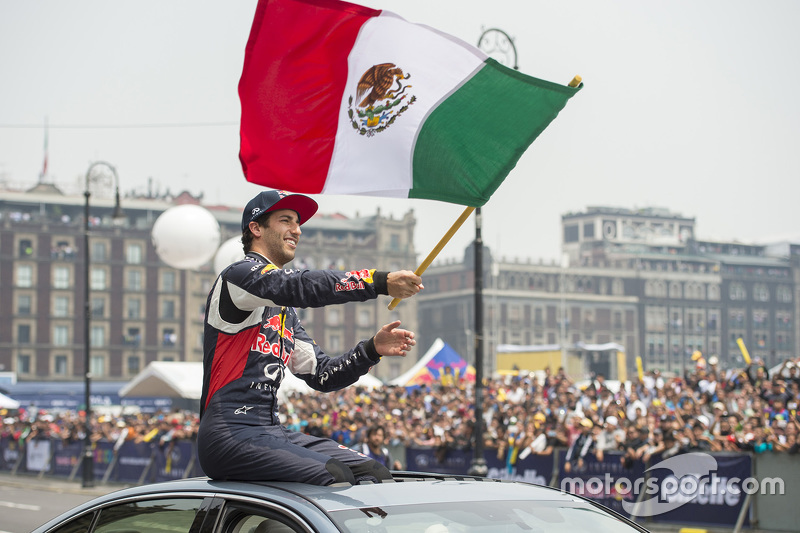 Daniel Ricciardo, Red Bull Racing con la bandera de México